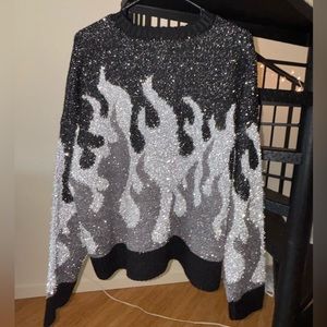 Super fire! Silver flame print sweater!🩶